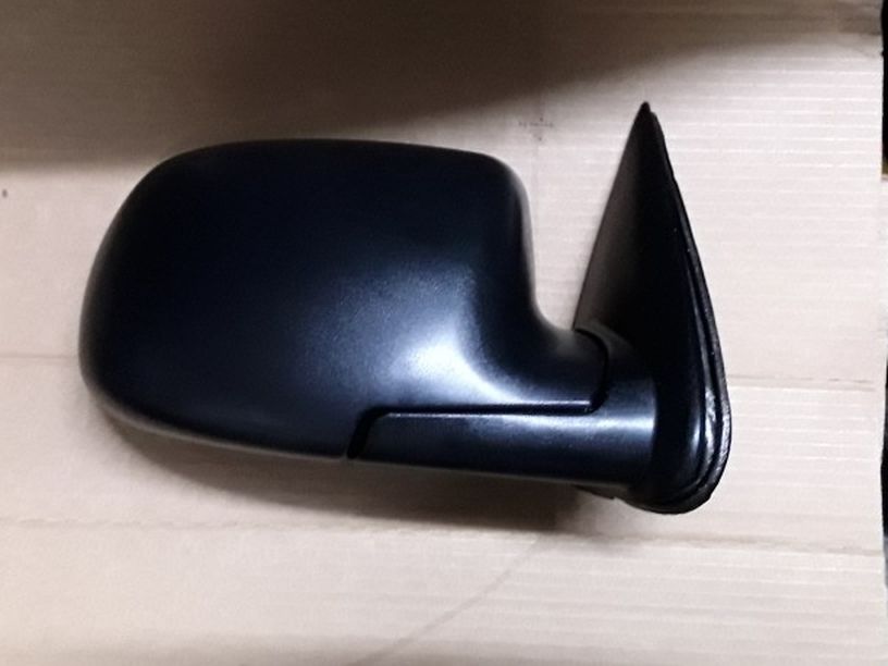 Auto Parts 1999 To 2003 GMC or Chevy Pickup Truck Right SIDE Mirror. Brand New.