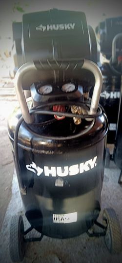 (4) Used Husky 30 gal. 200 PSI Vertical Air Compressor