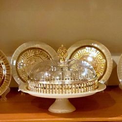 cake stand with 6 pieces  small plates