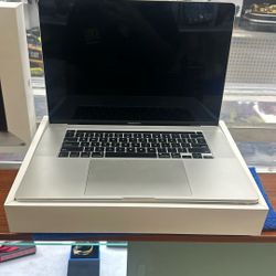 Apple Laptop 