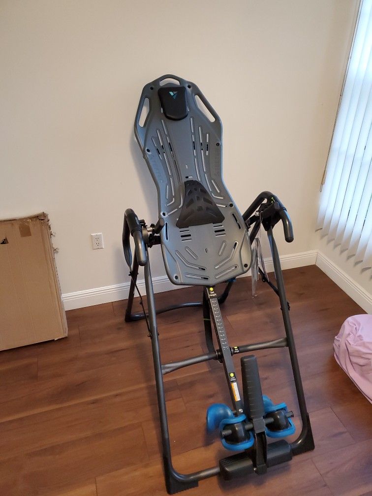 Teeter hanger inversion table