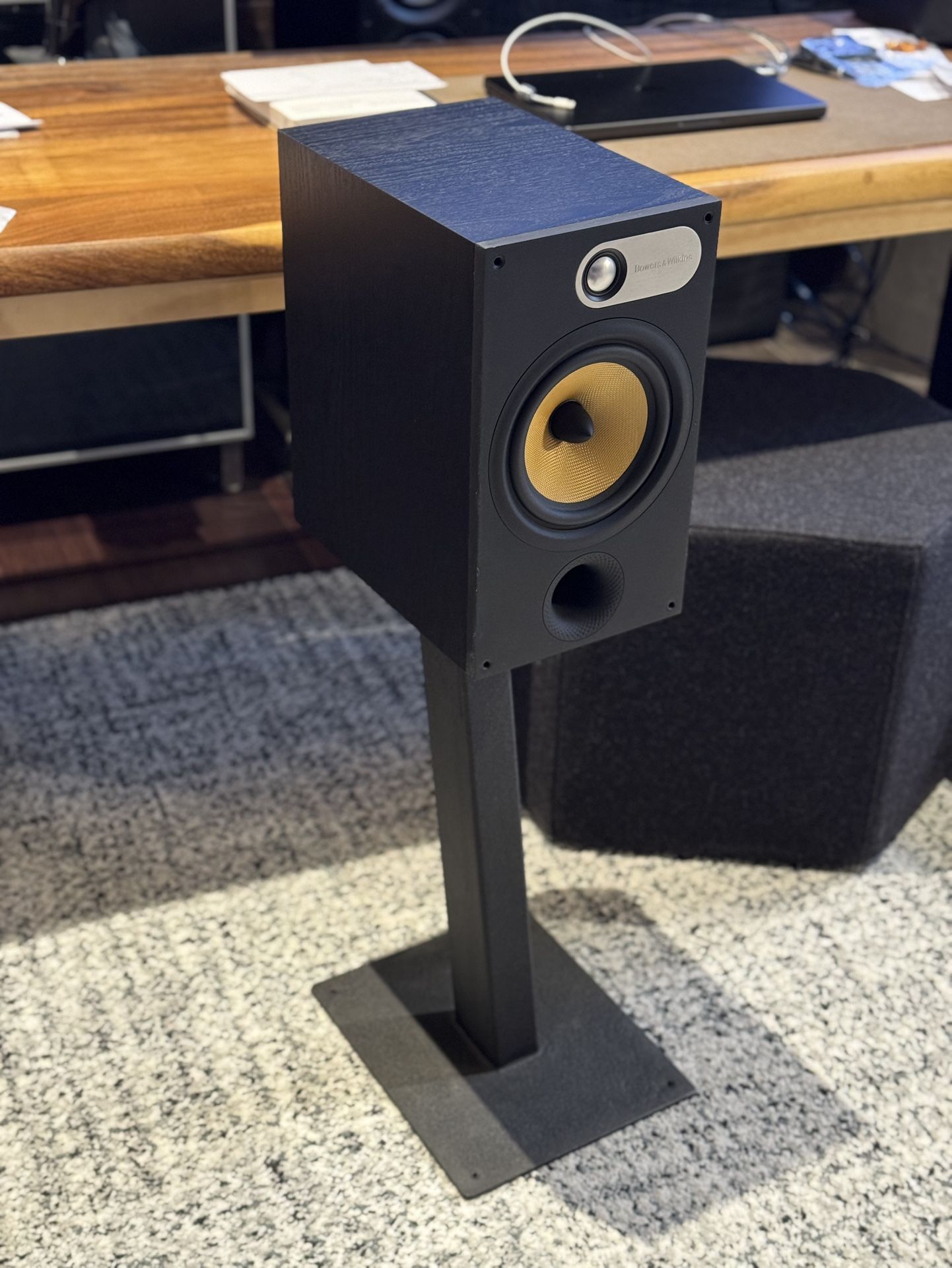 Bowers & Wilkins 685 Series 1 Bookshelf Speakers