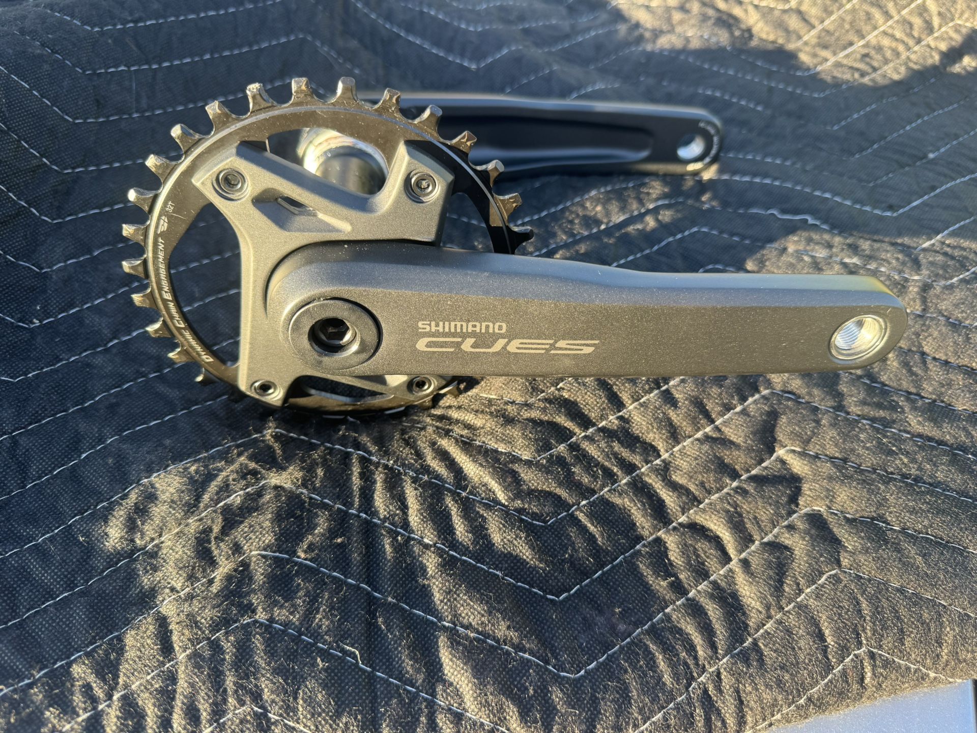 Fast Ripper Shimano Cues Cranks / Euro Bottom Bracket Complete.