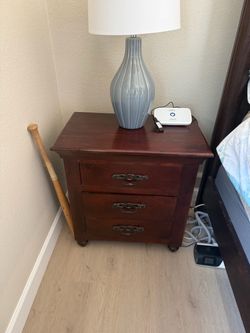 2 Nightstands