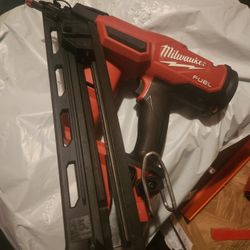 Milwaukee M18 Fuel 15 Gauge Red Nail Gun 
