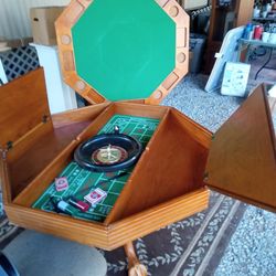 Poker Table W/4 Chairs,Oak Solidgreat Condition.