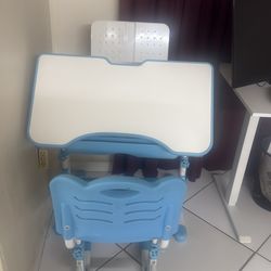 Set of two desk and chair