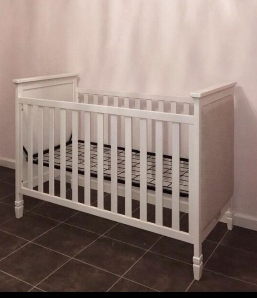 DaVinci Lila Crib