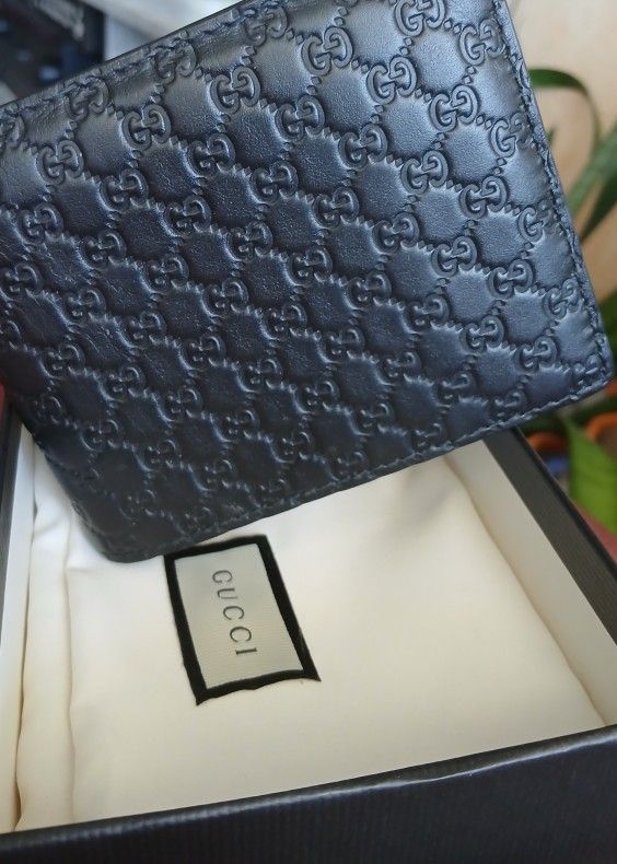 Gucci Wallet.