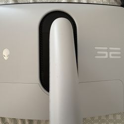 Alienware - AW3225QF 31.6" QD-OLED Curved 4K UHD 240Hz.03-ms G-SYNC Gaming Monitor with HDR (HDMI, USB-C) - Lunar Light