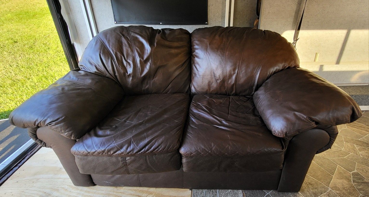 Chocolate BROWN leather Couch 🛋