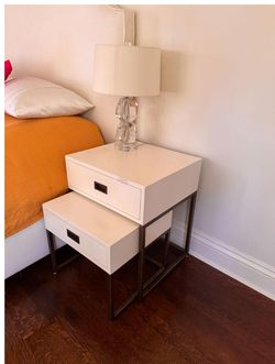 White Lacquer Nesting Nightstands with Lamp