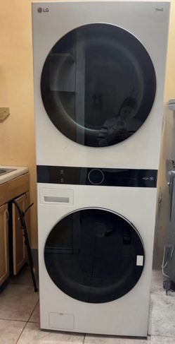 27” LG THINQ WASH TOWER TURBO WASHER 4’5 CU GAS DRYER 7’5CU “ BOTH WORKING GREAT”