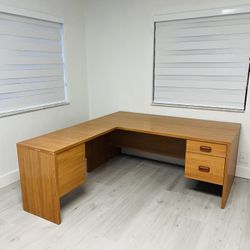 Desk and file Cabinet 