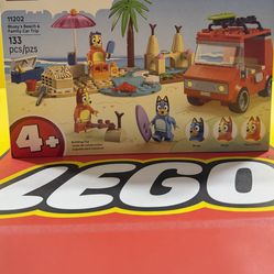LEGO 11202 Bluey Beach & Family Car Trip w/ Bluey Bingo Mum
