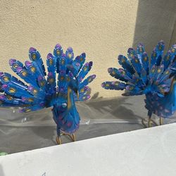 Beautiful Metal Peacock Decor (2PCS) – Indoor / Outdoor Garden Decoration