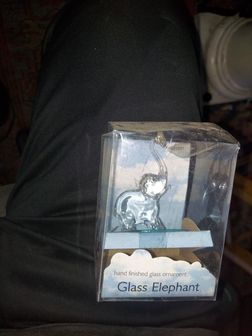Hand Finished Glass Elephant Ornament Centerpiece