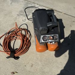 Rigid 4.5 Gallon Compressor With 50ft Hose
