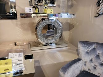 Very nice console or sofa table