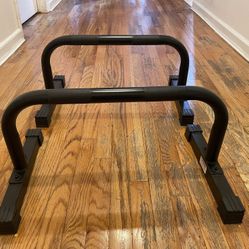 Black push up/pull up bar x2