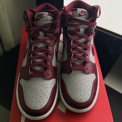 nike mid dunks, size 10