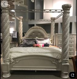 King size Canopy Bed