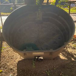 Rubbermaid, 300 Gallons 