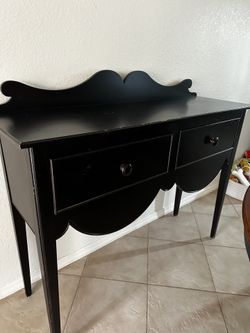 Cabinet / buffet has two drawers  