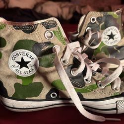 Converse Camouflage men’s size 3.5 women’s size 5.5 $25