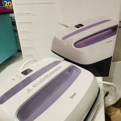 Cricut EasyPress® 2 Purple, 12" x 10" 