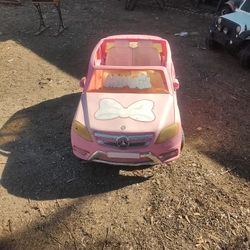 Mercedes Electric Ride On Toy. 