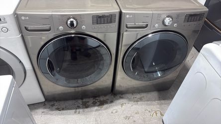 LG Frontload Washer Gas Dryer Set
