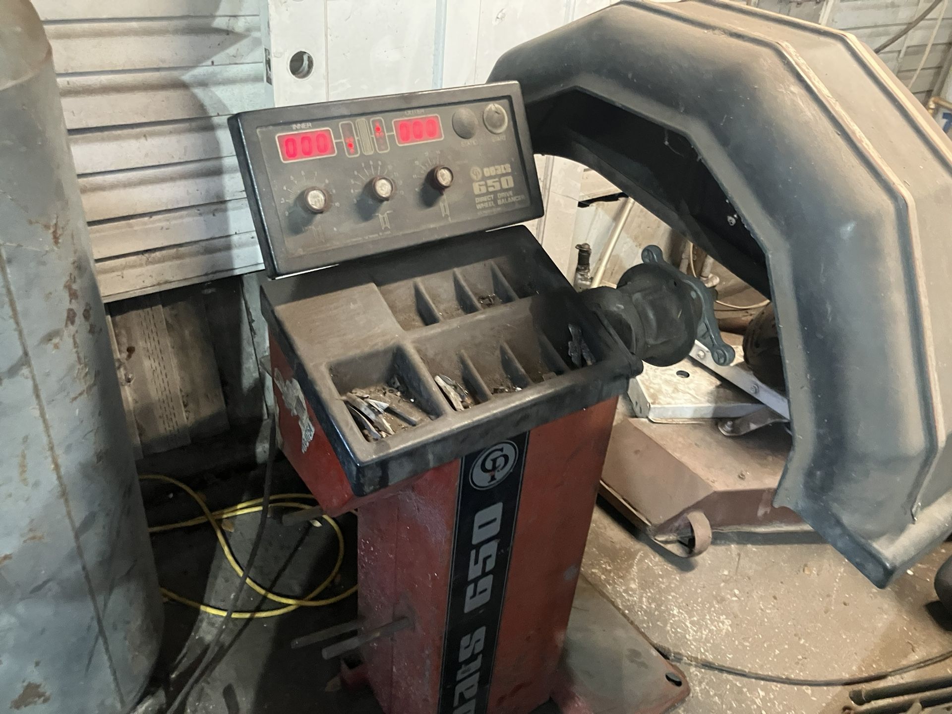 Coats 650 Tire Balancer