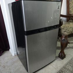 3.1 cu ft kenmore 2 door fridge