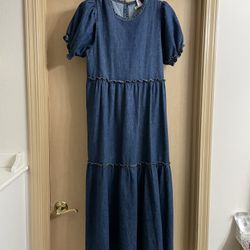 Like New Adorable Women’s Size Small Long Denim Dress. 