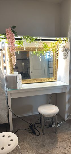 Vanity mirror/ table/ lights/ chair together