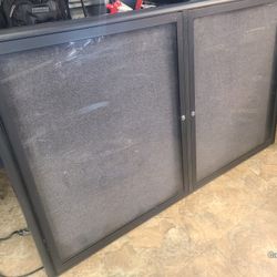 Lockable Bulliton Board 