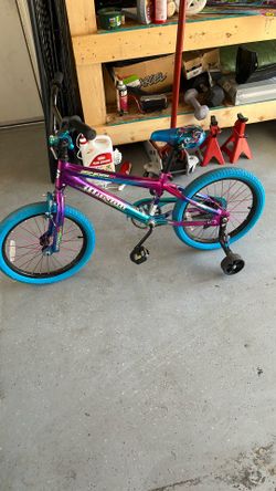Bike with training wheels