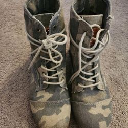 Camo Boots Size 9