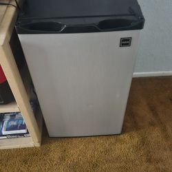 RCA fridge 3.2 Cu Ft. 