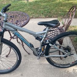 $150 2006 Specialized Parts Bike.the Bike Is Operational As It Sits.