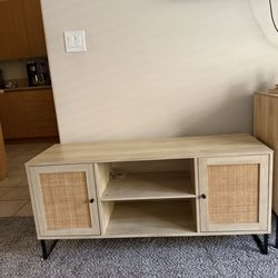 Entertainment center/ TV stand