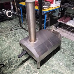 Charcoal Pizza Oven Great Condition 