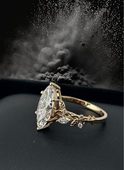 Marquise Shape lab-grown Diamond Ring in gold
