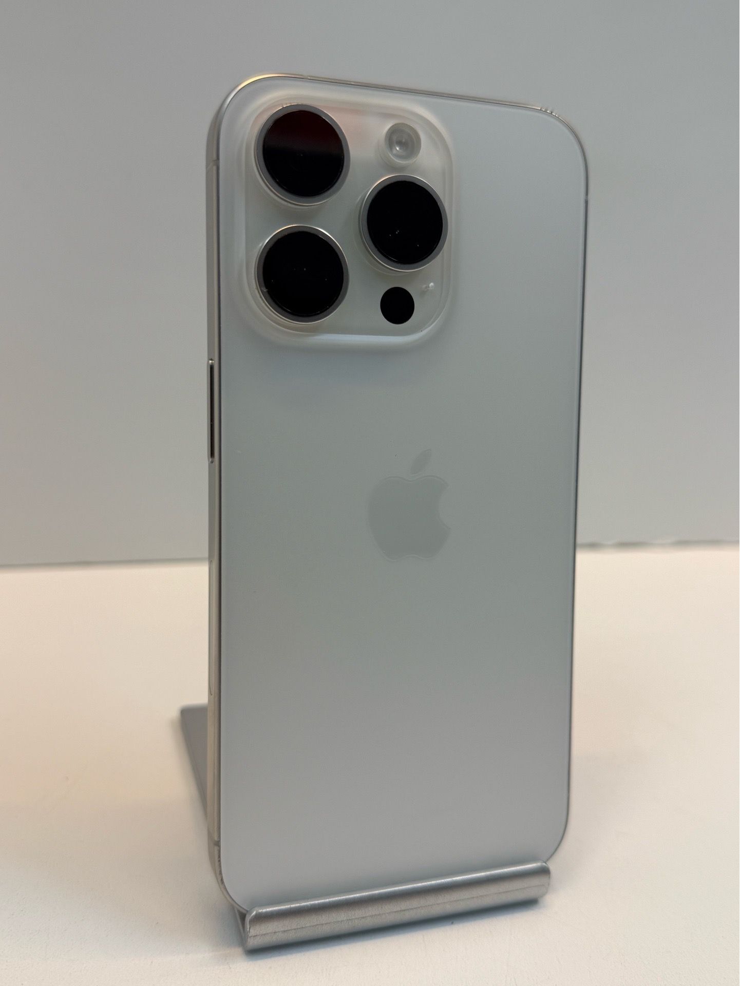 Apple iPhone 15 PRO 128gb. ( Fully Unlocked Phone )