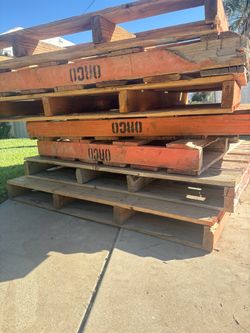 Wooden Pallets – Set of Seven