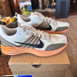 ♥️♥️Brand New NIKE Lunar Roam Tennis Shoes Size 10 1/2 Men - 12 Women ♥️♥️