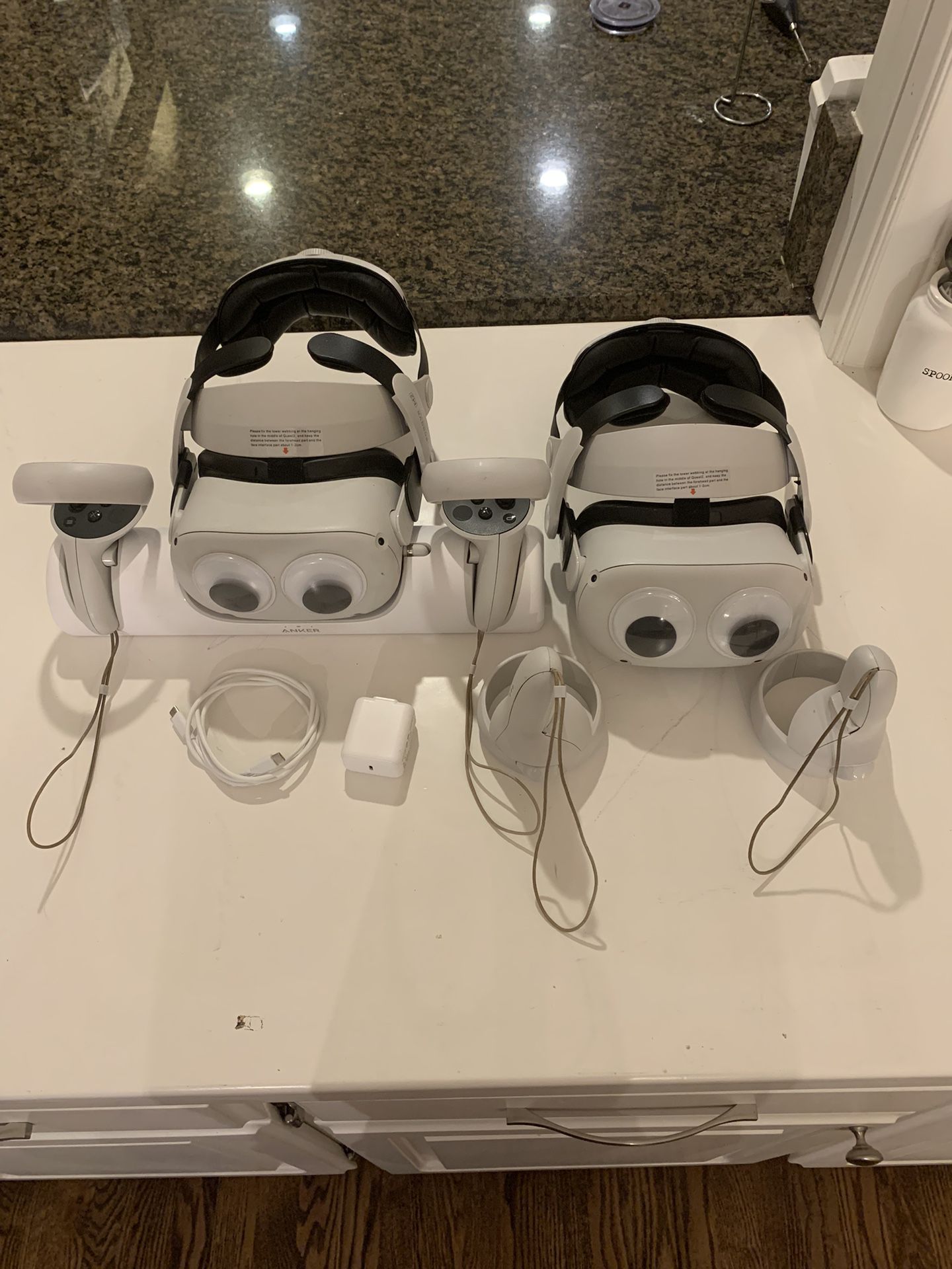 2 Oculus Quest 2 Headsets, Controllers, Anker Dock