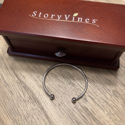 Story Vines Bangle And Charms Box