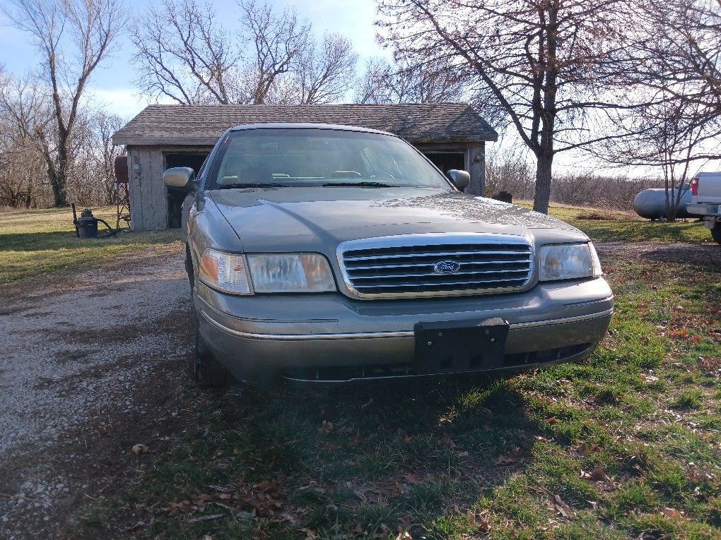 1999 Ford Crown Victoria